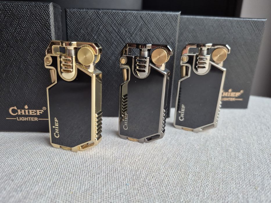 Бензинова запалка CHIEF ,три цвята ,подаръчна кутия