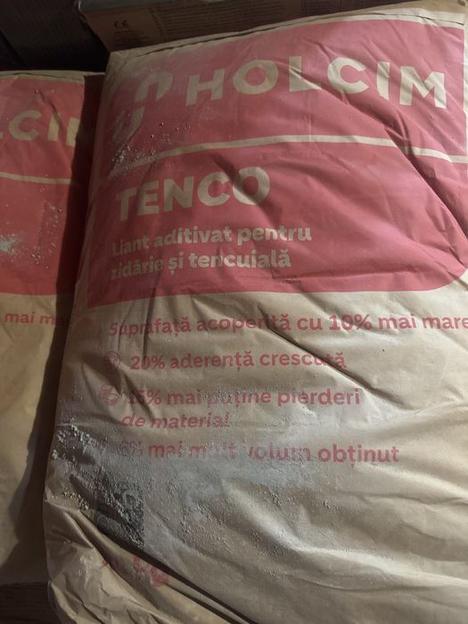 Vand 20 de saci de 40 kg/ 30 lei