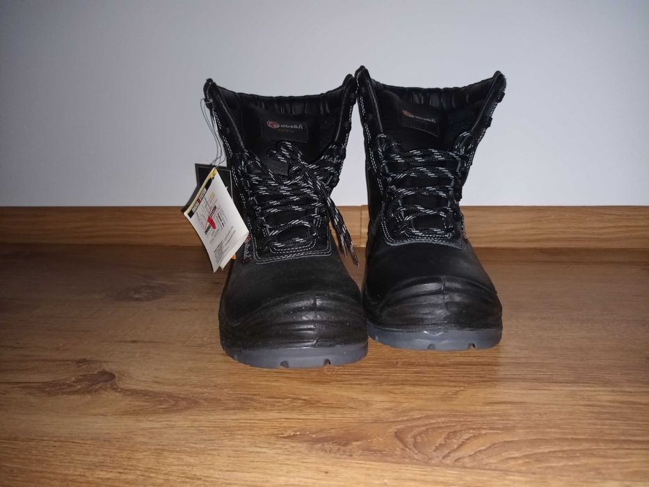 Bocanci noi marimea 36