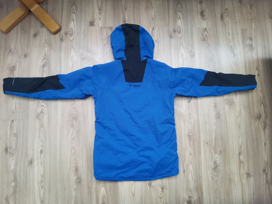 Columbia Cirgue Bowl geaca schi
Noua. 
Omni-tech o membrană inovato