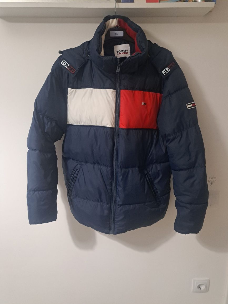 Vând geaca tommy hilfiger