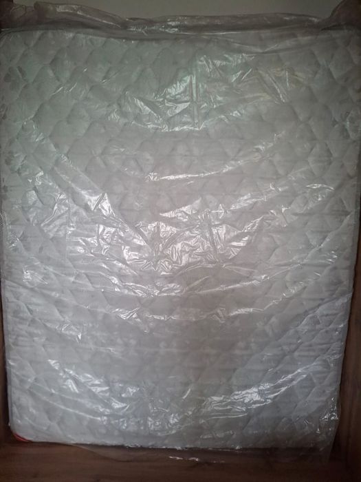 Продам двухспальный  матрас