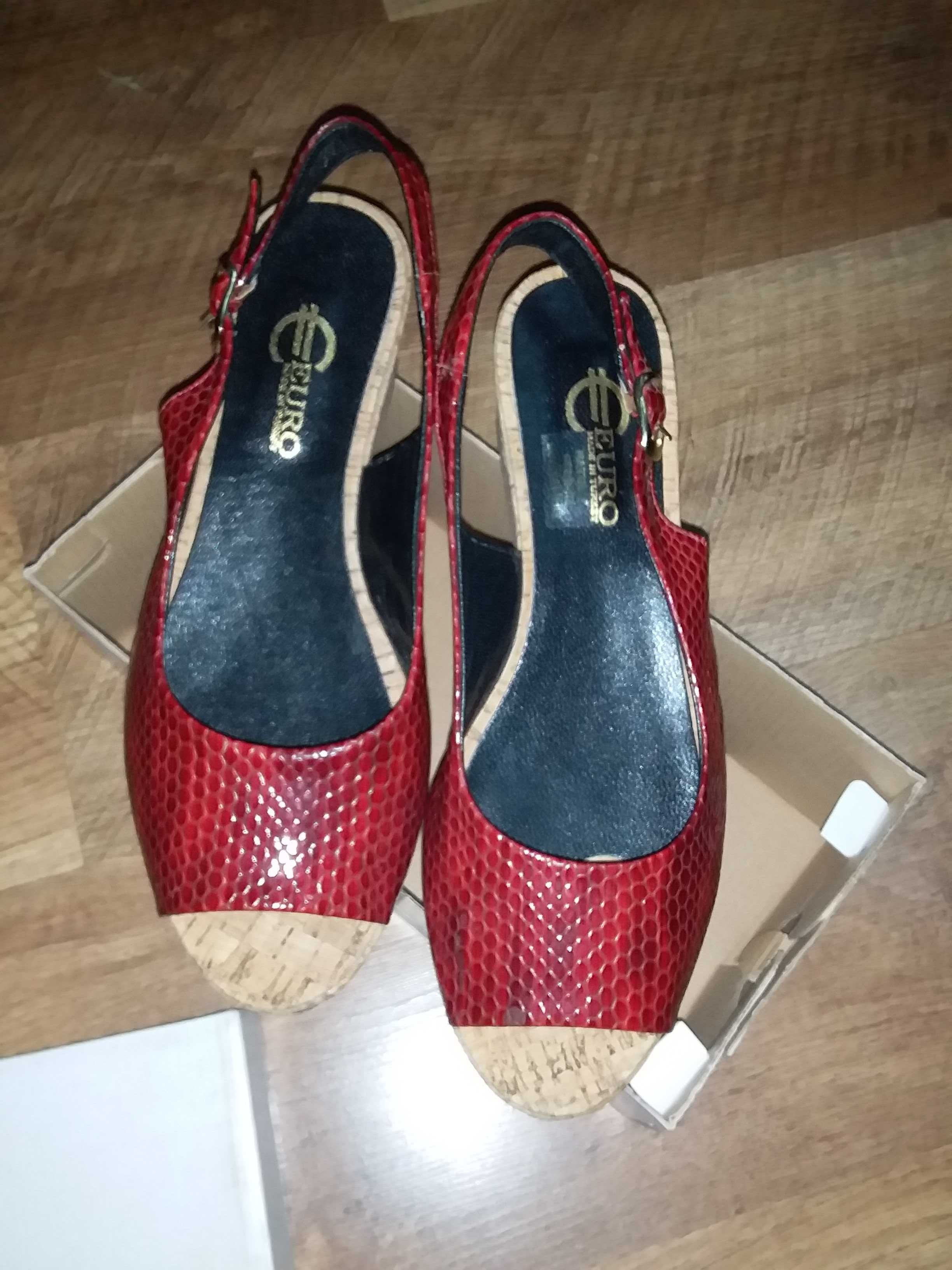 Босоножки танкетки. 39-40 р. Кожа