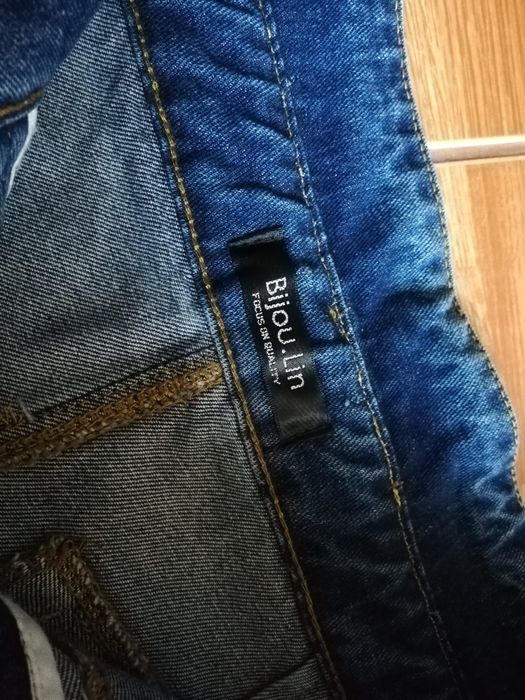 Pantaloni scurti