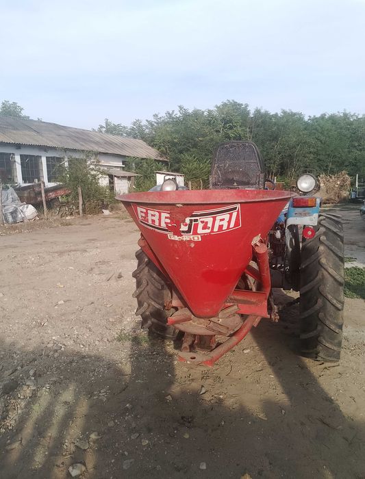 Vând tractor landini special