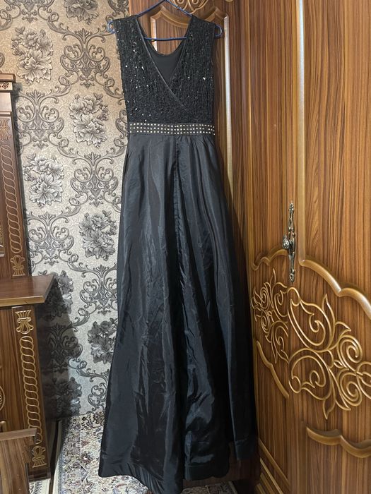 Вечерние платья по 200 тысяч сум каждое