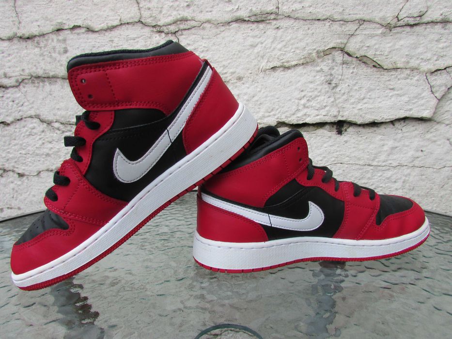 Юношески маратонки Nike Air Jordan 1 Mid