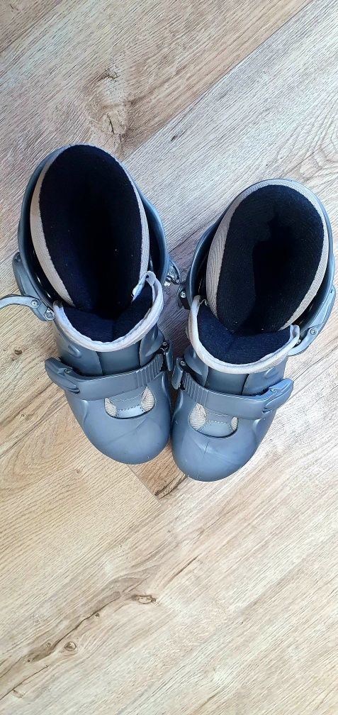 Patine Spartan 37-40 Dimensiune reglabila.

Transport prin olx fan cou