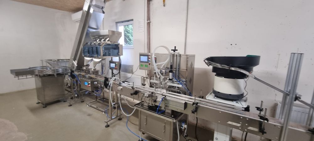 Linie de imbuteliat apă, creme, granulate, produse mixte