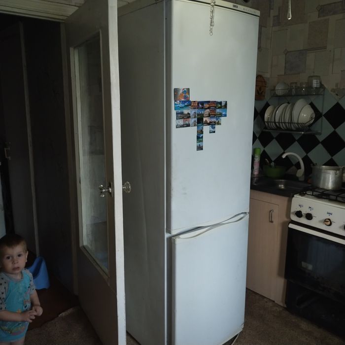 Продам холодильник один из двух компрессоров нужно заменить