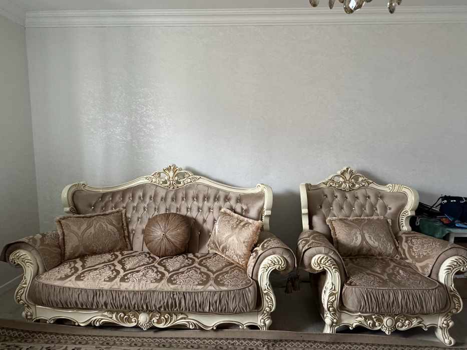 Диван дял зала