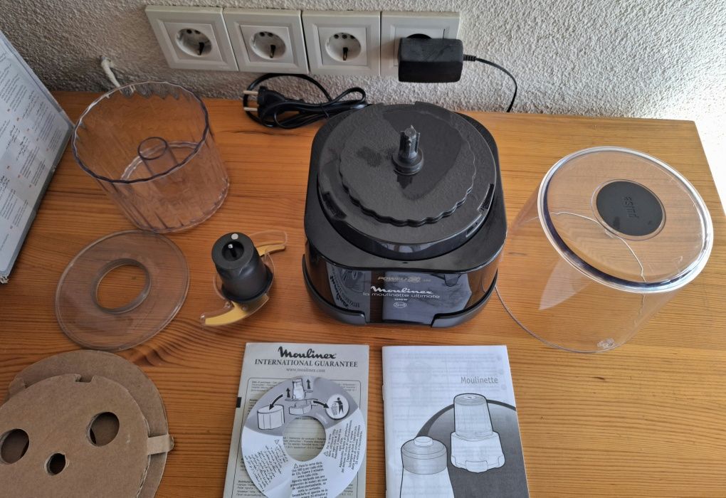 Чопър 5в1  Moulinex DP8108 1000W 0.55 L Черен