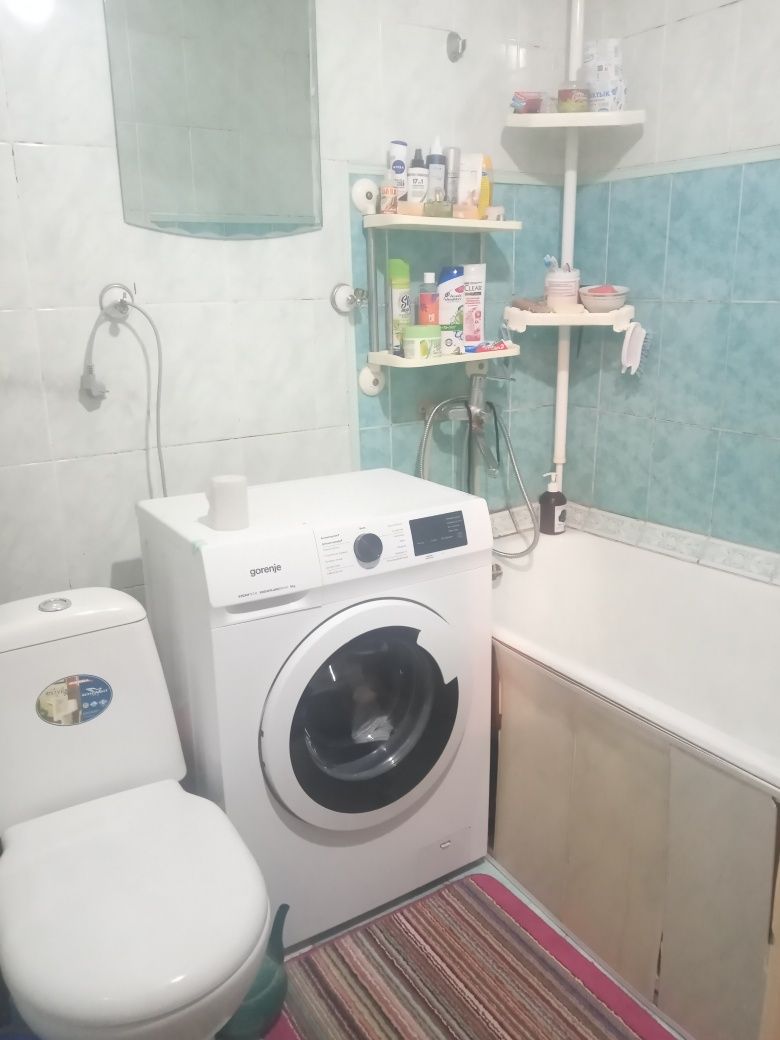 Продам. однокомнатную. квартиру. в 6 микрорайоне.
