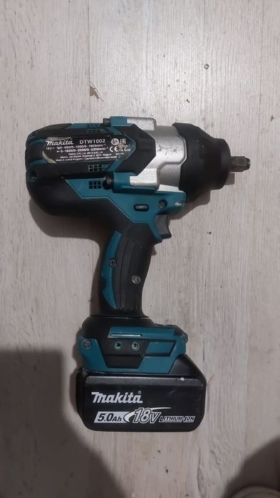 Pistol impact Makita DTW 700 nou