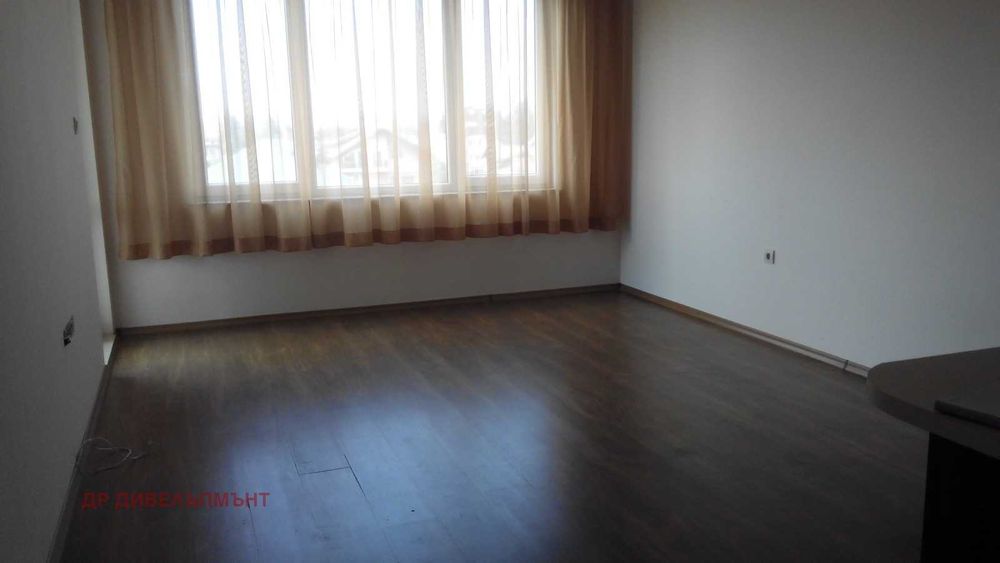 Дава се под наем Тристаен апартамент в София, Левски - 92 кв.м за 381.48 € - Снимка #2