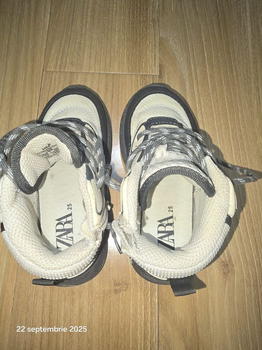Adidasi Zara nr 25 în stare excelentă
