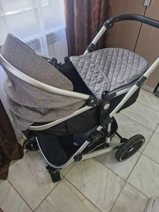 Carucior 3 în 1 cu scoica