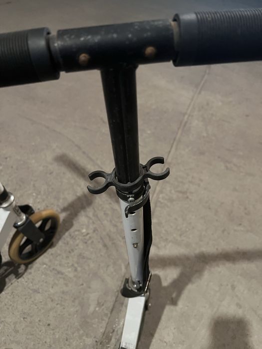 Детска тротинетка KikkaBoo със сините колела