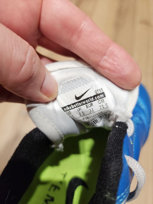 Продам футбольные бутсы на мальчика