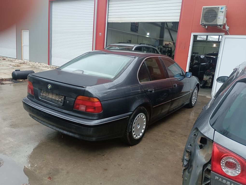БМВ е39 520i 150 кс