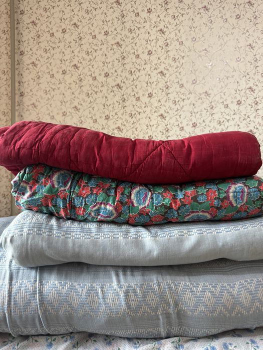 Отдам матрасы и одеяла