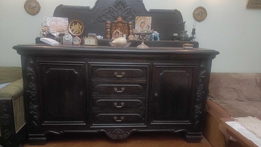 Старинни мебели от орех