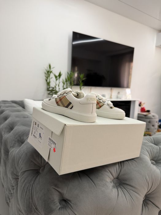 Adidasi Burberry copii - nr. 27