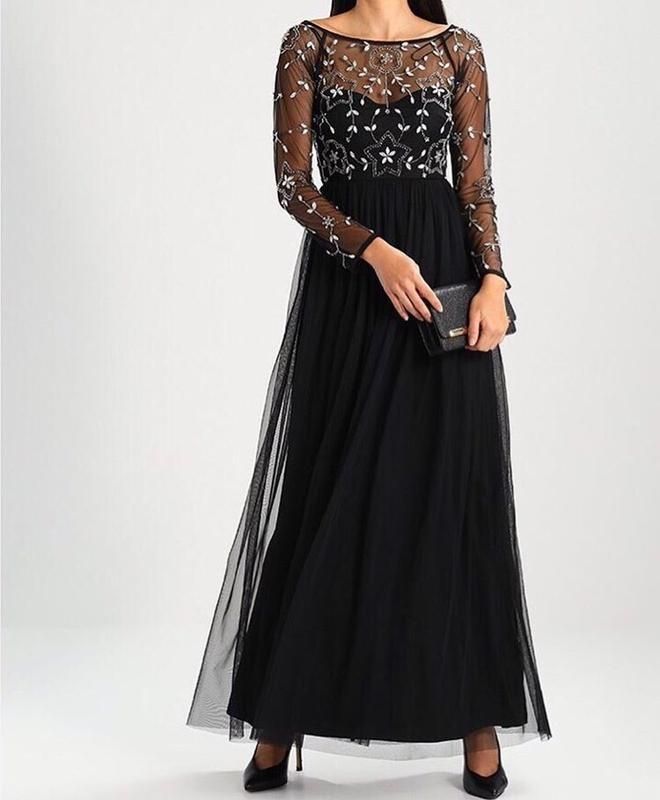 Rochie lunga neagra si cu aplicatii