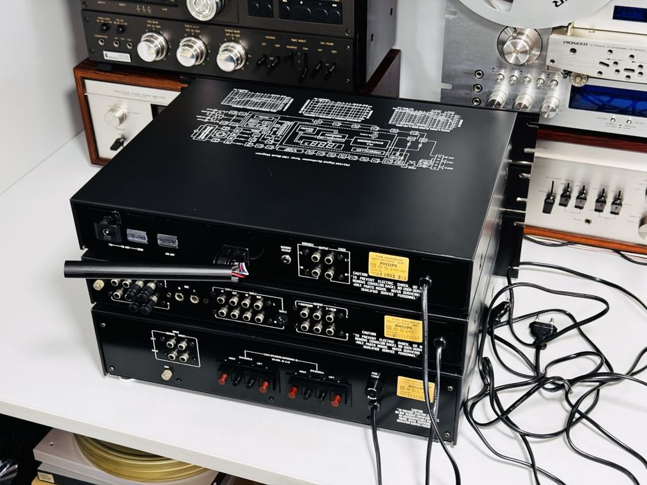Linie de colecție PHILIPS-bloc putere-preamplificator-tuner,vu-metre