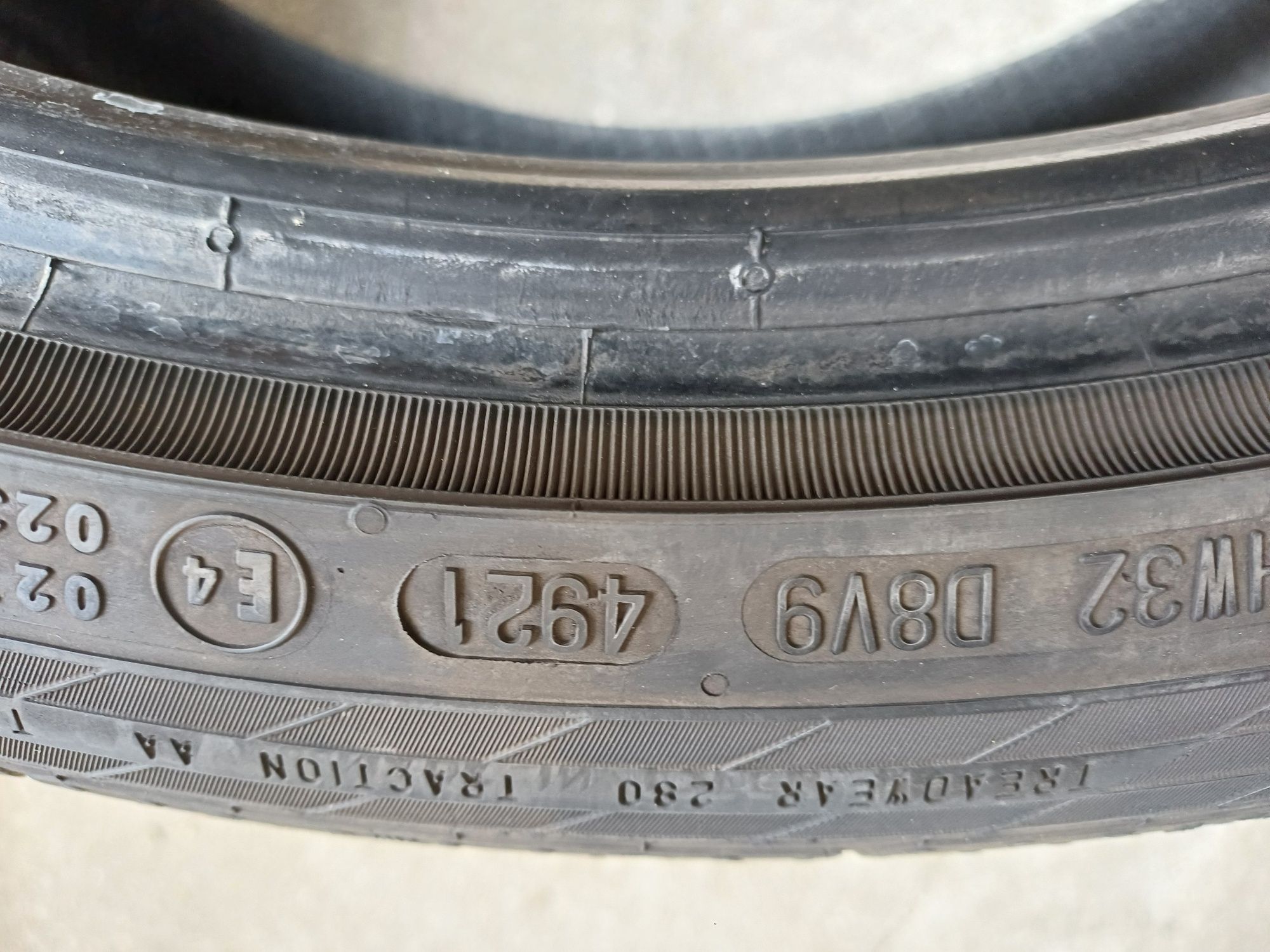 Гуми 255/35/19 Континентал