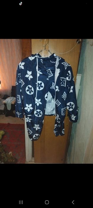 Vând costum de ploaie 13,14 ani