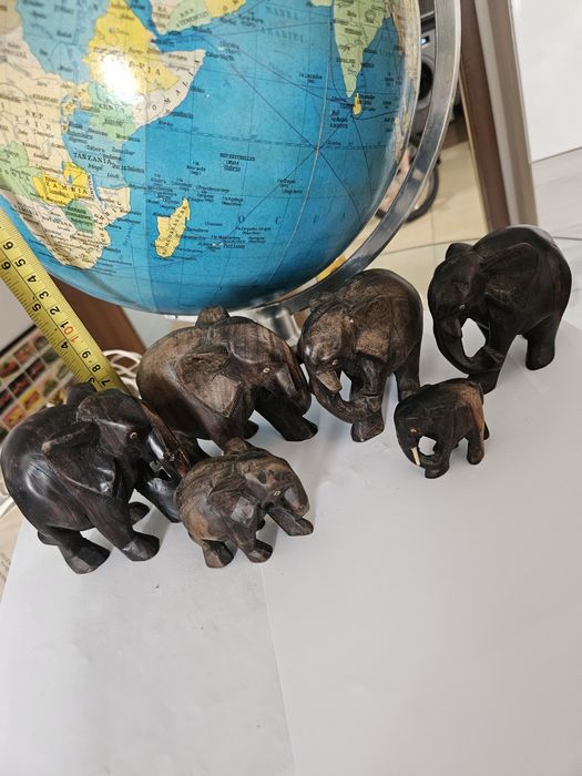 Familie de 6 elefanti de lemn