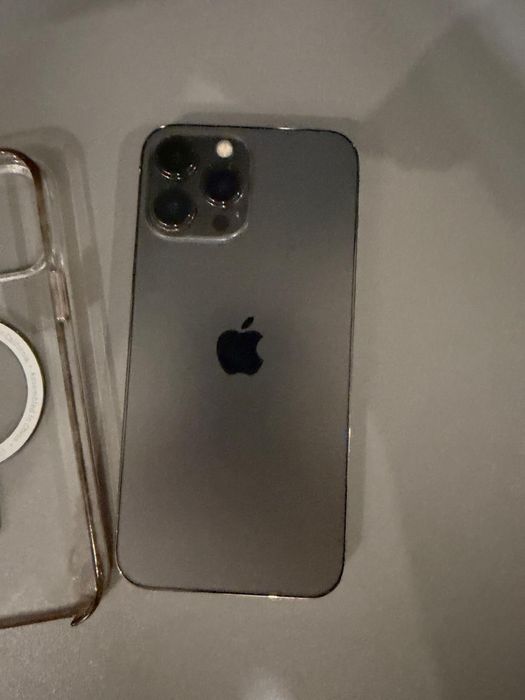 Vand iphone 13 pro max bine întreținut