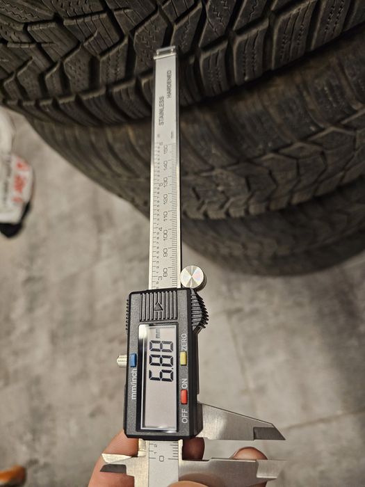 Vand 4 anvelope de iarna Hankook, 225/60 R18 104 H, runflat