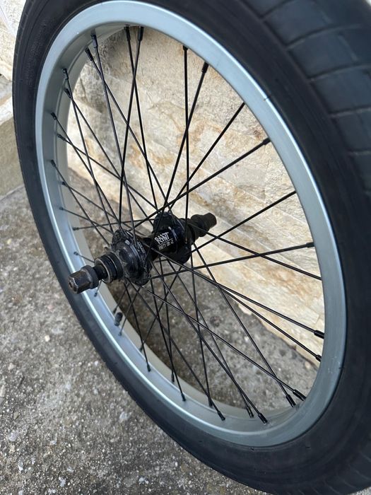 Bmx kink custom se poate vinde si pe piese