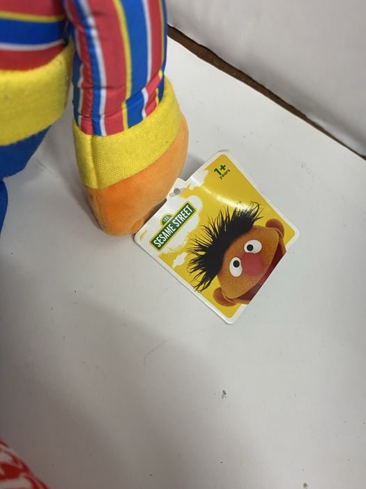 SESAME STREET ERNIE jucărie din pluș 40 cm erichetă