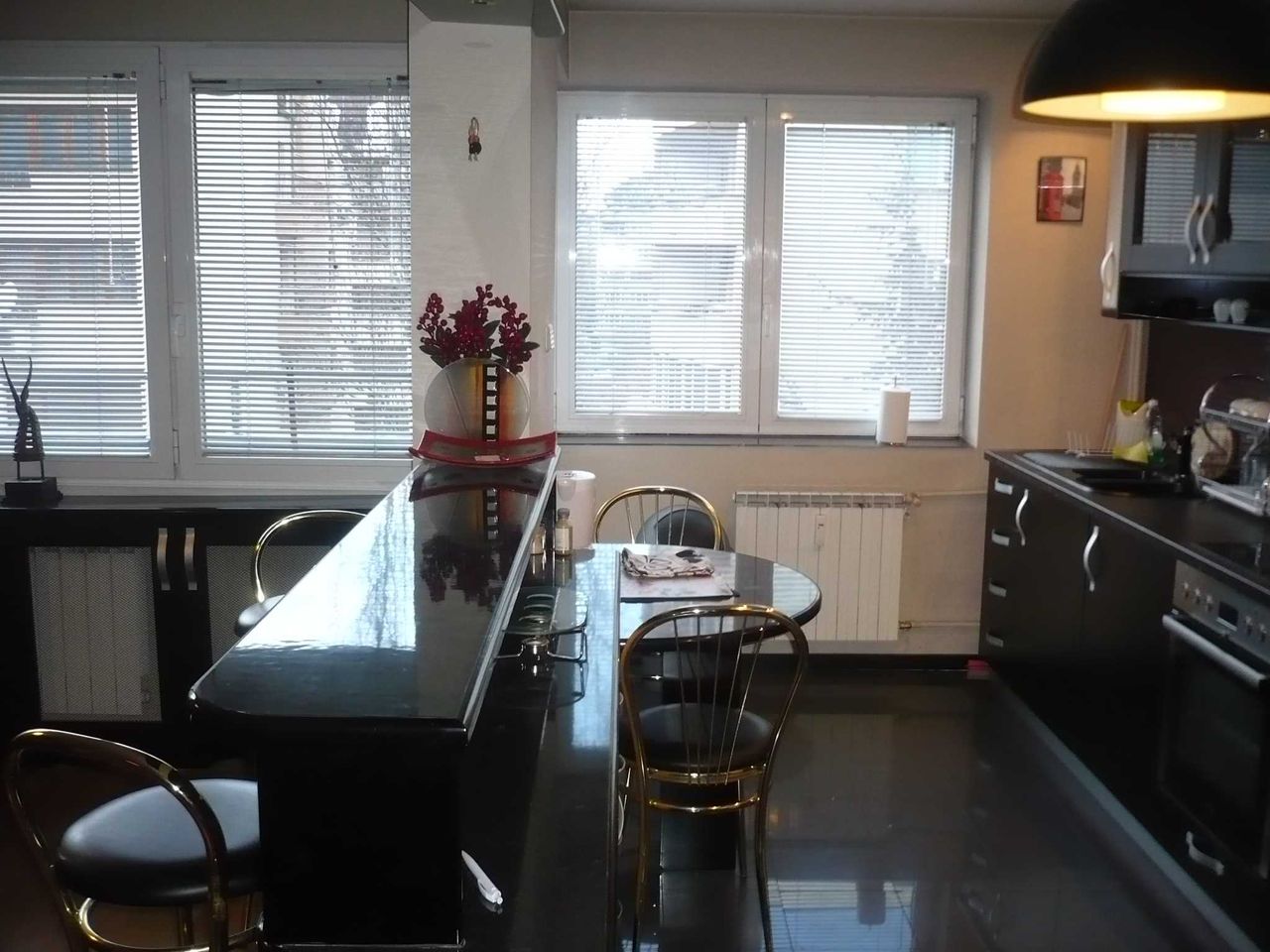 Дава се под наем Тристаен апартамент в София, Борово - 120 кв.м за 800 € - Снимка #2