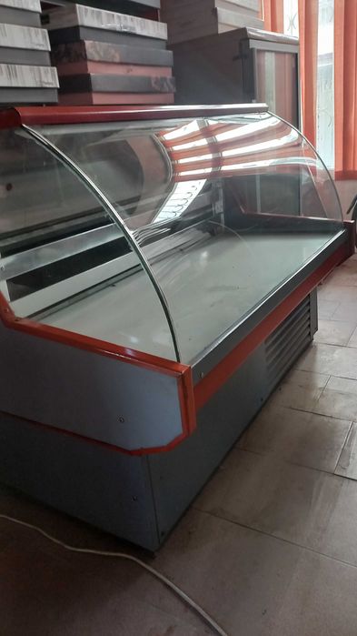 Витринный холодилник