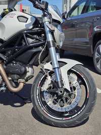 Ducati Monster 696 cu ABS