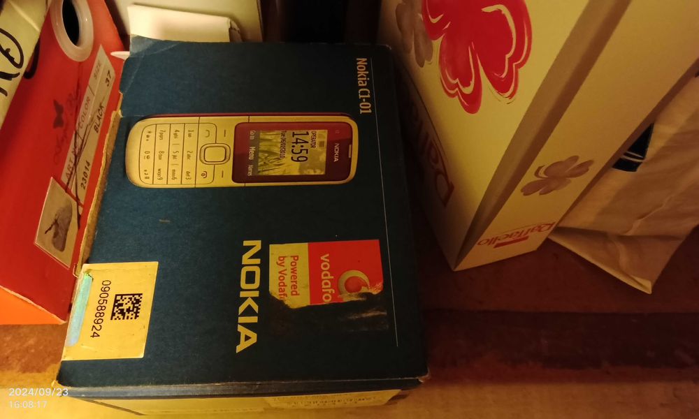 Cutie veche de telefon Nokia de la operatorul Vodafone