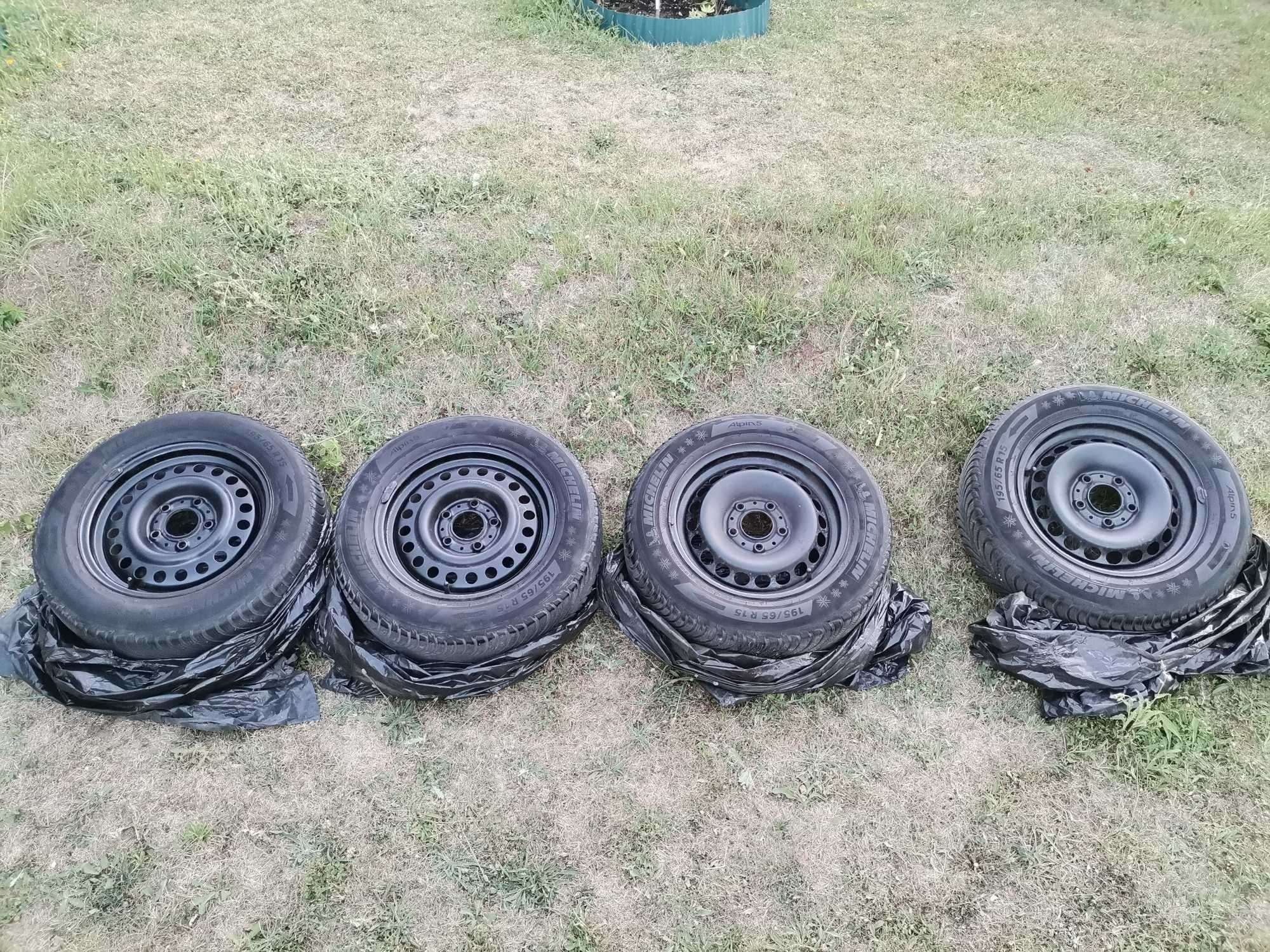 Комплект зимни гуми с джанти БМВ 195/65/15 Michelin Alpin 5