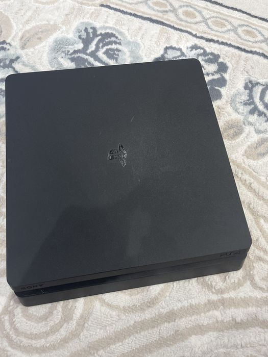 Продам Ps4 в отличном состояние
