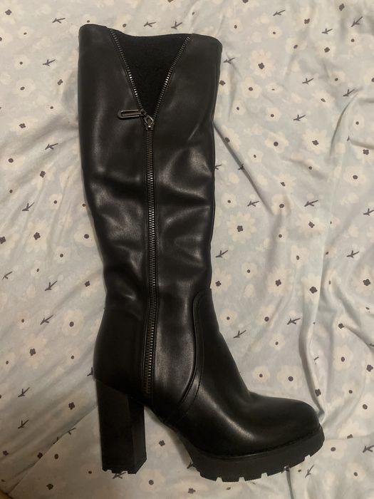 Продаютя новые сапоги