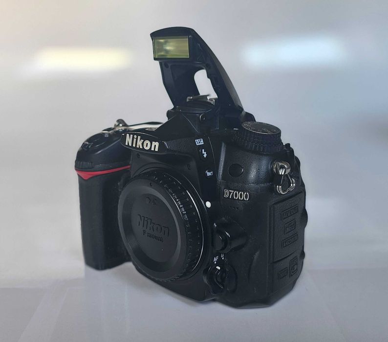 Cameră foto Nikon D7000 - Performanță DSLR la un Preț Accesibil!