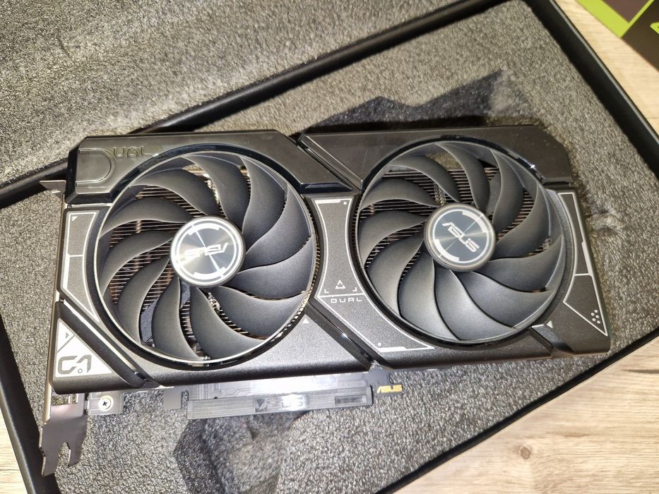 Placa video ASUS Dual GeForce RTX 4060 OC, 8GB GDDR6, 128-bit