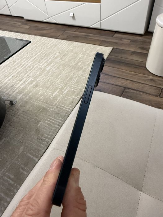 Продавам iphone 14 черен ба цвят