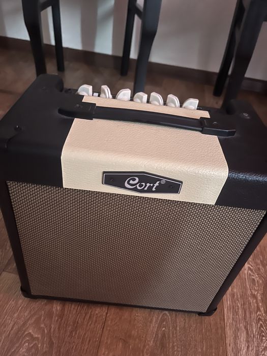 Продается комбоусилитель