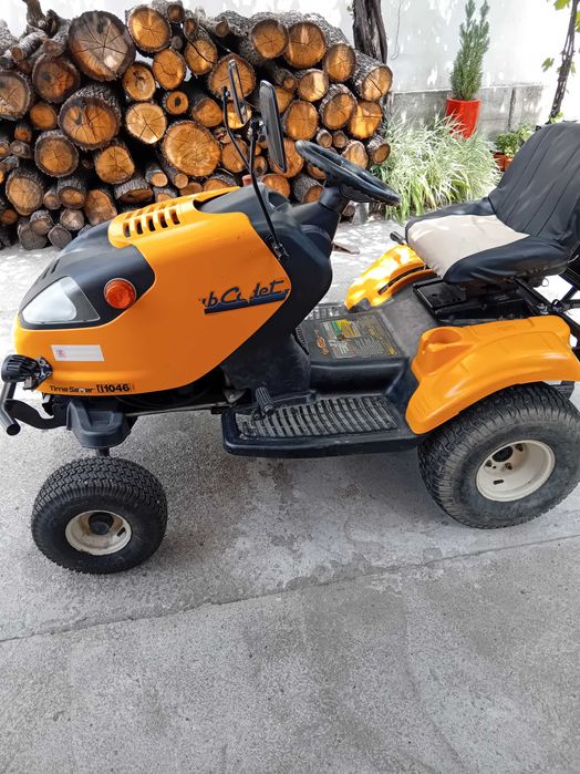 Vand Tractoraș Cub Cadet