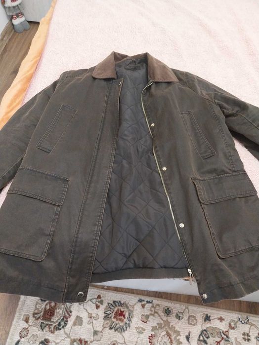 Vand rochii , geci si pantaloni .Aproape noi !