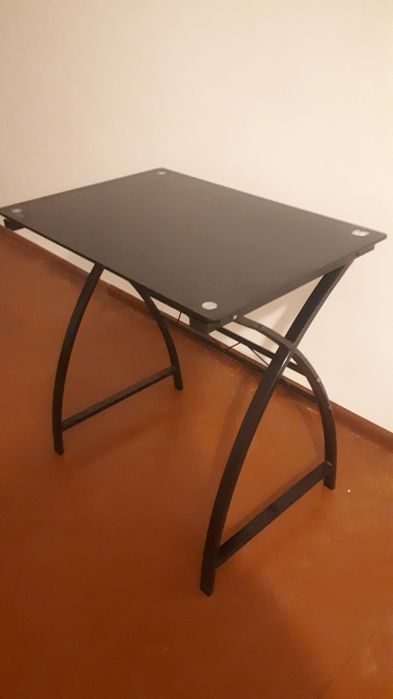 Стол каленное стекло